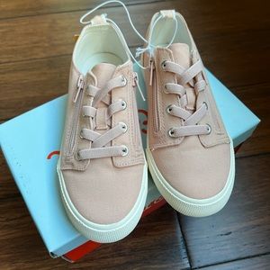 Slip on tennies with side zippers